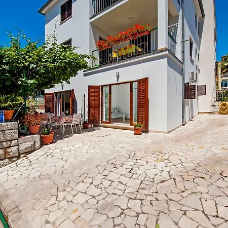 Molo Beach Grande Apartment *